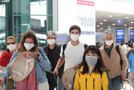 Ảnh: Cảnh tượng hiếm thấy tại sân bay Việt Nam giữa đại dịch virus corona